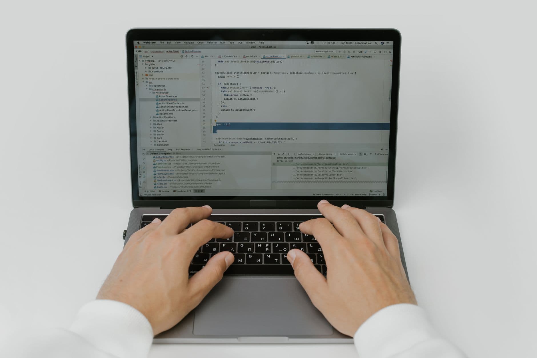 A dívida nova entra pelo pull request aprovado em quatro minutos